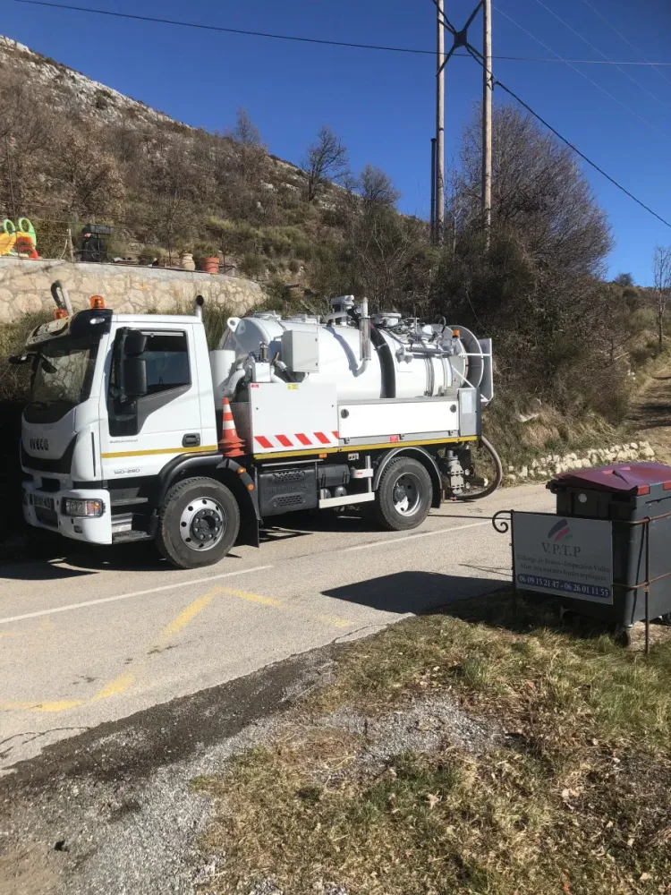 Raccordement à l'égout près de Roquefort-les-Pins